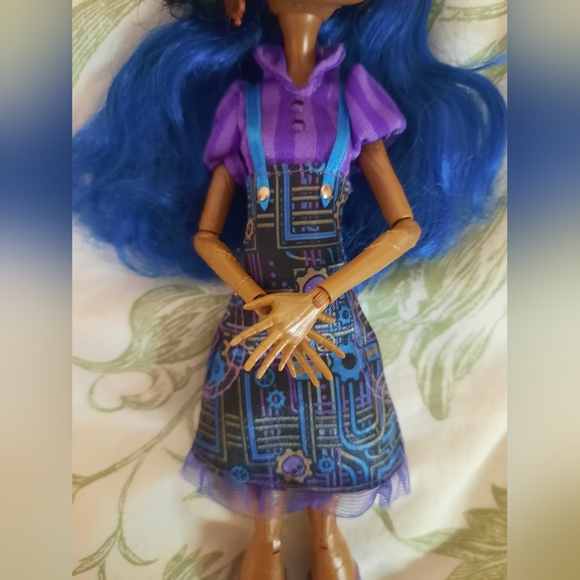 Monster High Doll- Robbeca Art Class - Picture 5 of 5